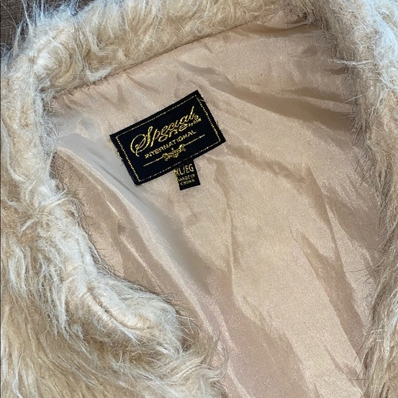 Women’s Faux Fur Vest - Picture 2 of 3